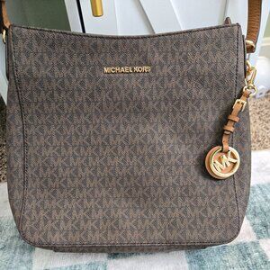 Michael Kors Jet Set Messenger